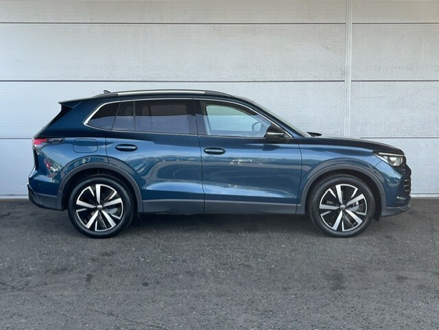 Volkswagen Tiguan 2.0 Tdi Elegance 150 Bhp Dsg DW24HJC Blue #3
