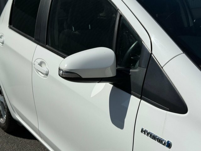 Toyota Yaris Vvt-h Icon E-cvt Euro NJ16EEU White #2
