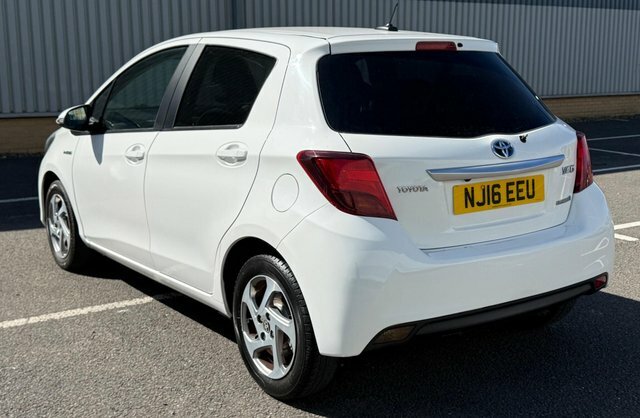 Toyota Yaris Vvt-h Icon E-cvt Euro NJ16EEU White #6