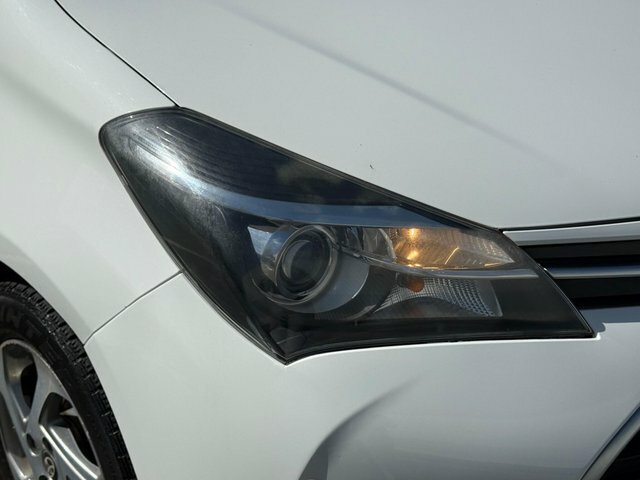 Toyota Yaris Vvt-h Icon E-cvt Euro NJ16EEU White #3