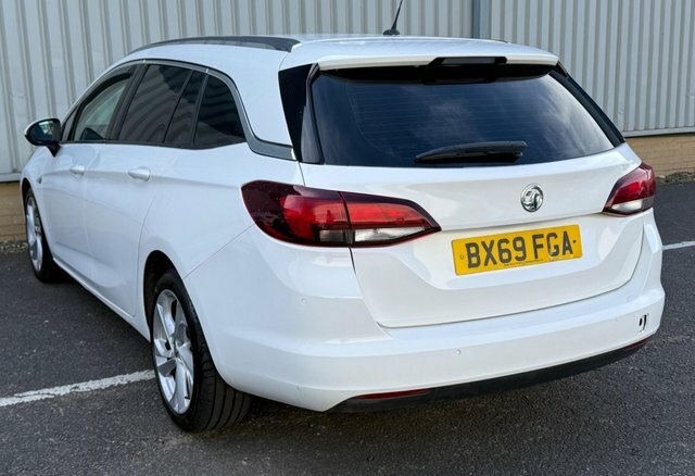 Vauxhall Astra Turbo Sri Sports Tourer BX69FGA White #5