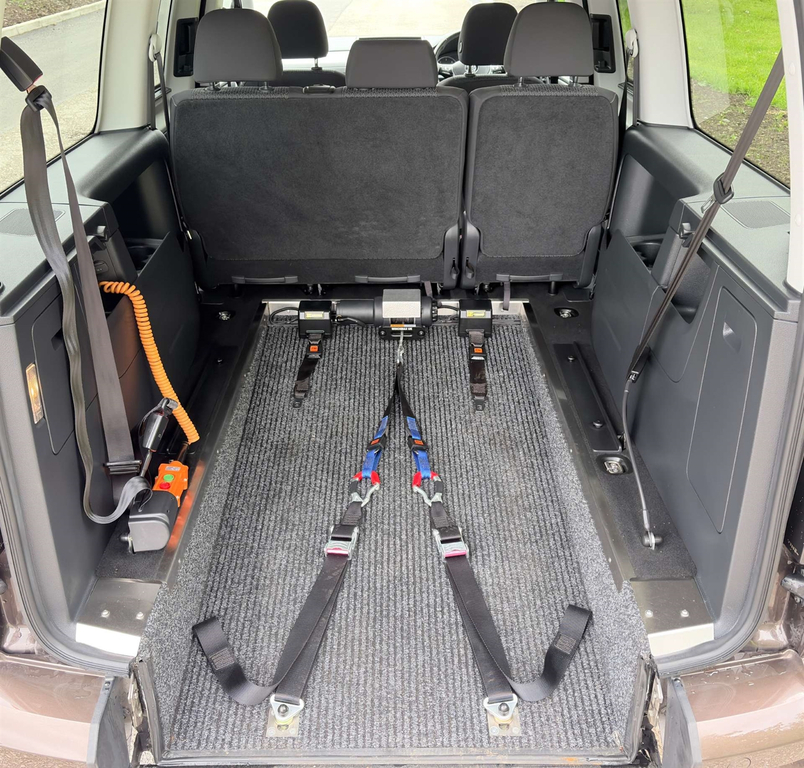 Volkswagen Caddy Maxi Life C20 4,000 Miles Wheelchair Accessible Vehicle Disa #6