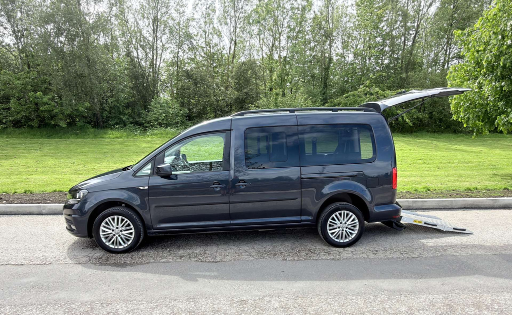 Volkswagen Caddy Maxi Life 2L Null Black #1