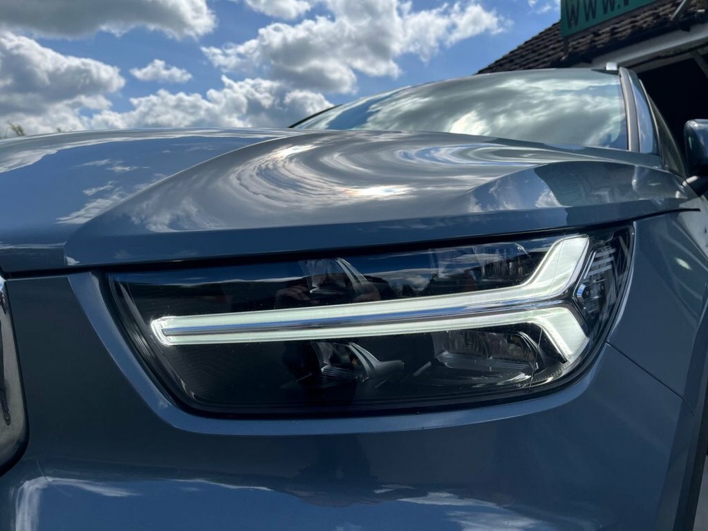 Volvo XC40 2L Momentum DP69WYH Grey #4