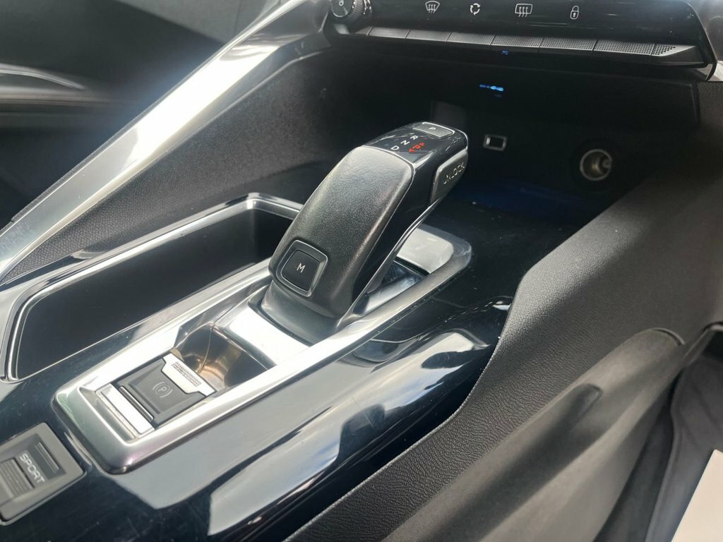 Peugeot 3008 1.6L Gt Line YG67EJJ White #4