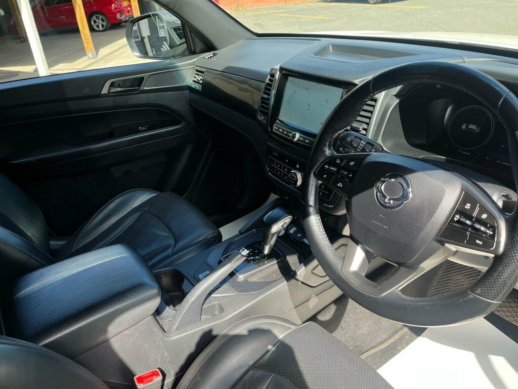 SsangYong Musso 2.2L Saracen White #2