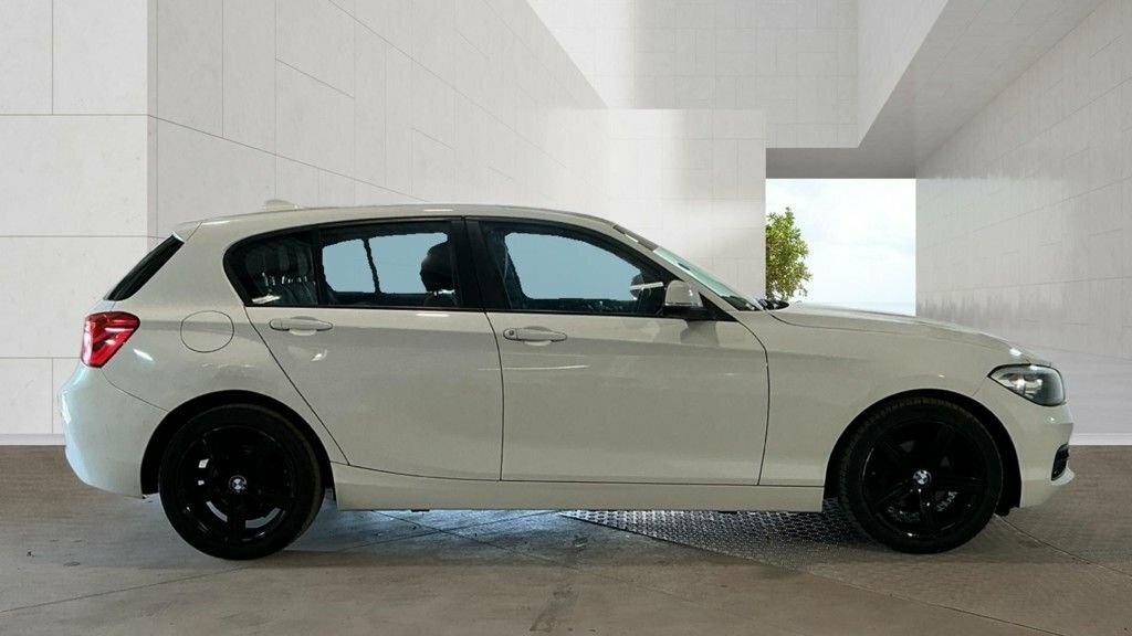 BMW 1 Series 2L Sport HK16EYP White #5