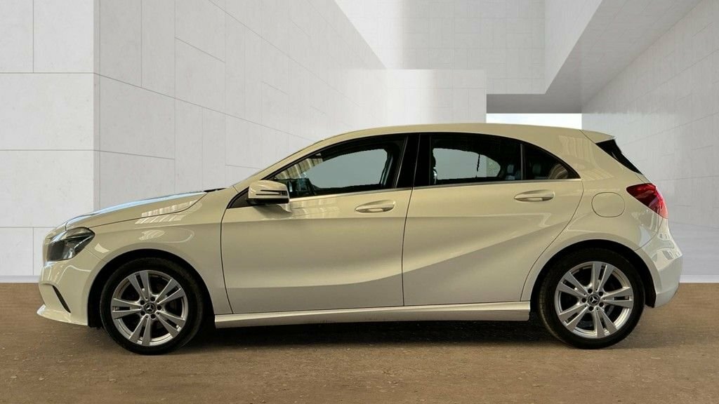 Mercedes-Benz A Class 1.6L Sport MK67OVH White #6