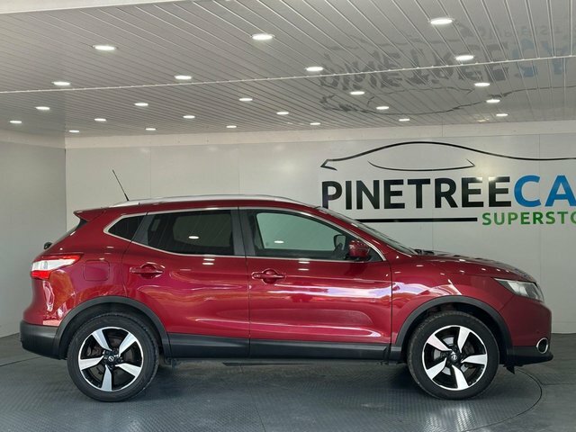 Nissan Qashqai 1.5 Dci N-connecta Suv 2Wd Euro WN17KDO Red #3