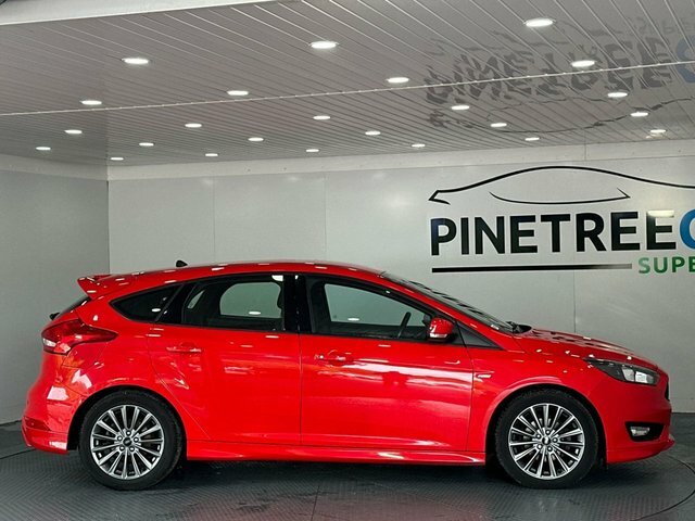 Ford Focus 1.0T Ecoboost St-line Hatchback CP18VDF Red #4