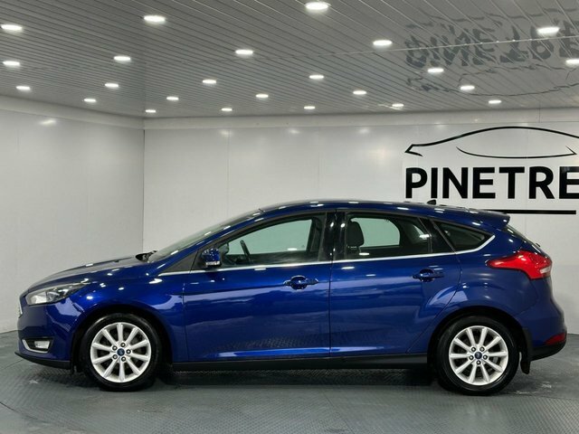 Ford Focus 1.0T Ecoboost Titanium Hatchback CE66PZX Blue #4