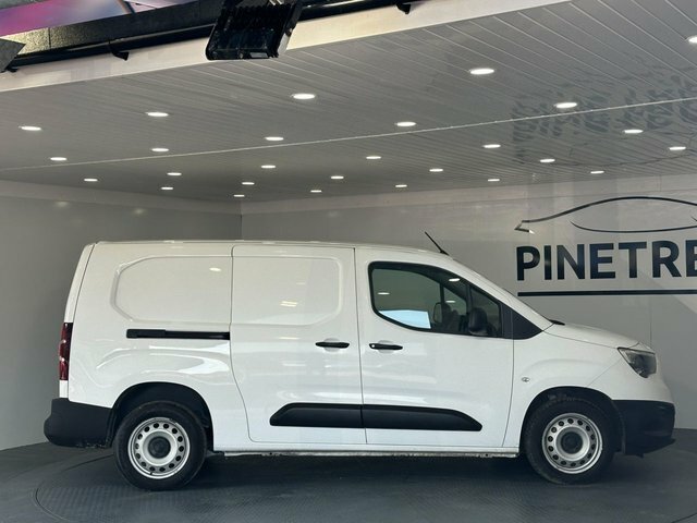Vauxhall Combo 1.5 Turbo D 2300 Dynamic Panel Van Manu DN21HSO White #5
