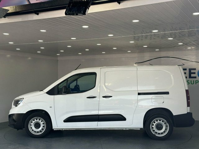 Vauxhall Combo 1.5 Turbo D 2300 Dynamic Panel Van Manu DN21HSO White #4