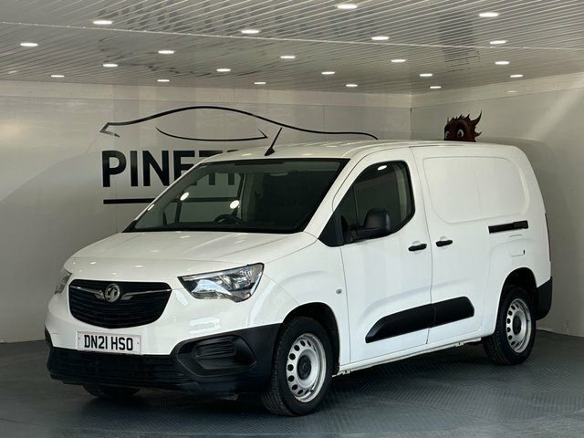 Vauxhall Combo 1.5 Turbo D 2300 Dynamic Panel Van Manu DN21HSO White #3