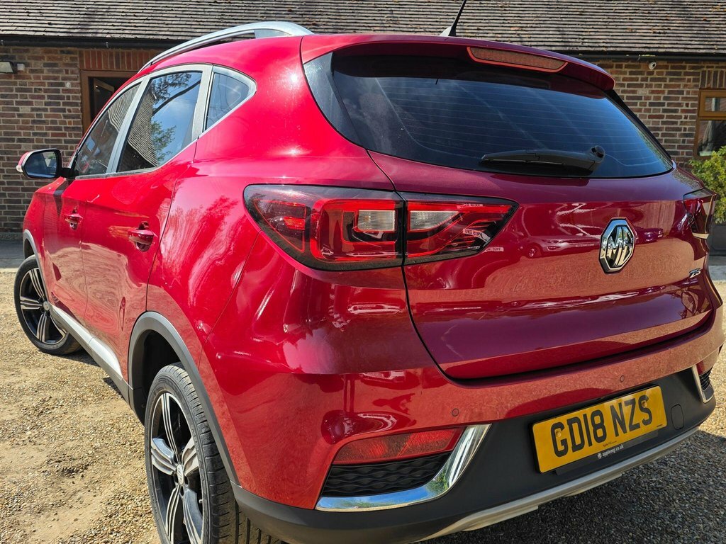 MG ZS 1.5L Exclusive Red #5