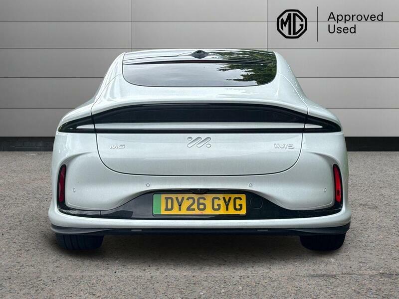MG IM5 75Kwh Standard Range Saloon DY26GYG White #4