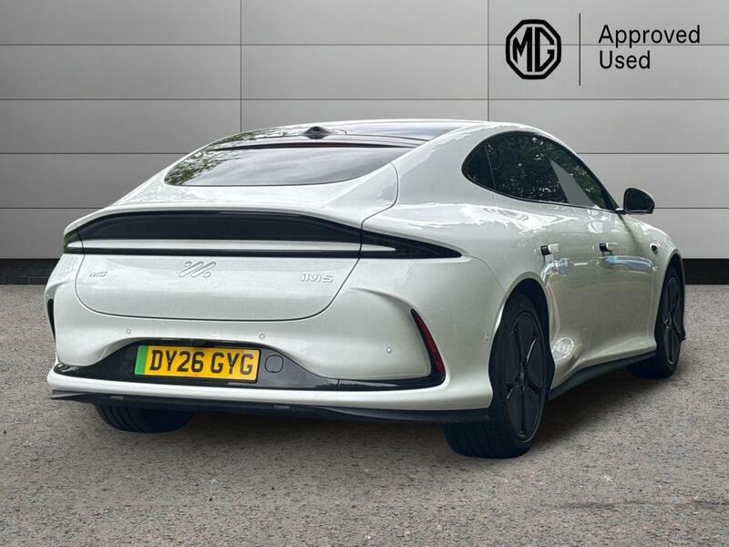 MG IM5 75Kwh Standard Range Saloon DY26GYG White #3