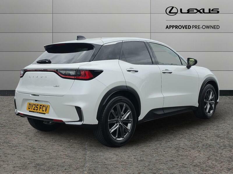 Lexus LBX 1.5 Vvt-ie Premium Plus E-cvt Euro 6 Ss DY25FCV White #3