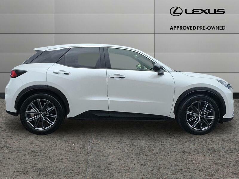 Lexus LBX 1.5 Vvt-ie Premium Plus E-cvt Euro 6 Ss DY25FCV White #2