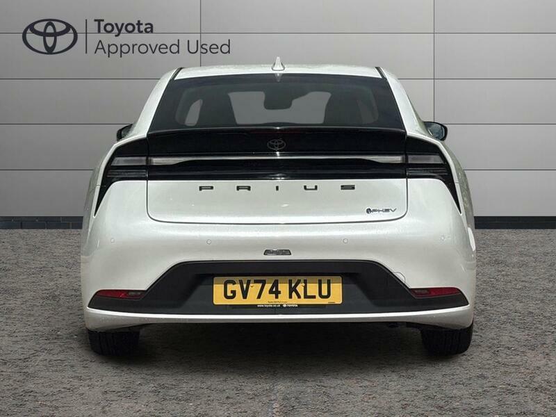 Toyota Prius 2.0 13.6Kwh Design Hatchback Plug-in Hy White #4