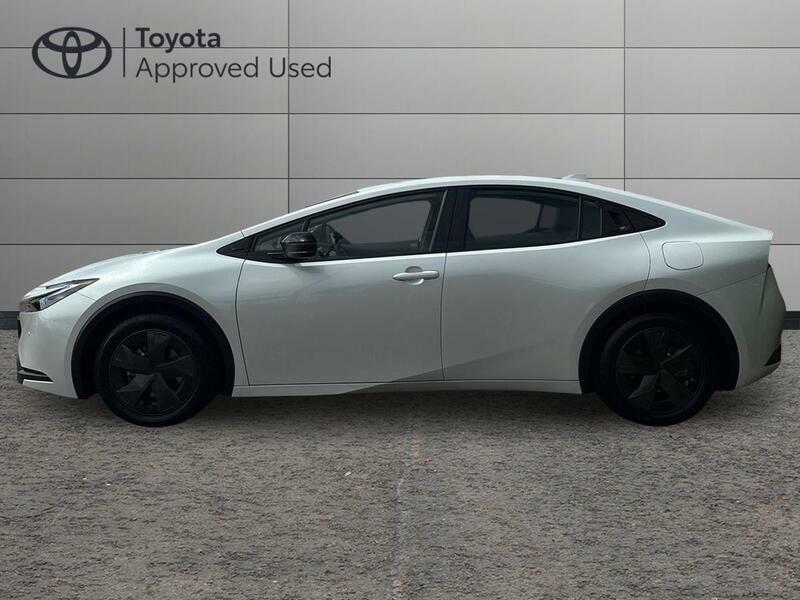 Toyota Prius 2.0 13.6Kwh Design Hatchback Plug-in Hy White #6