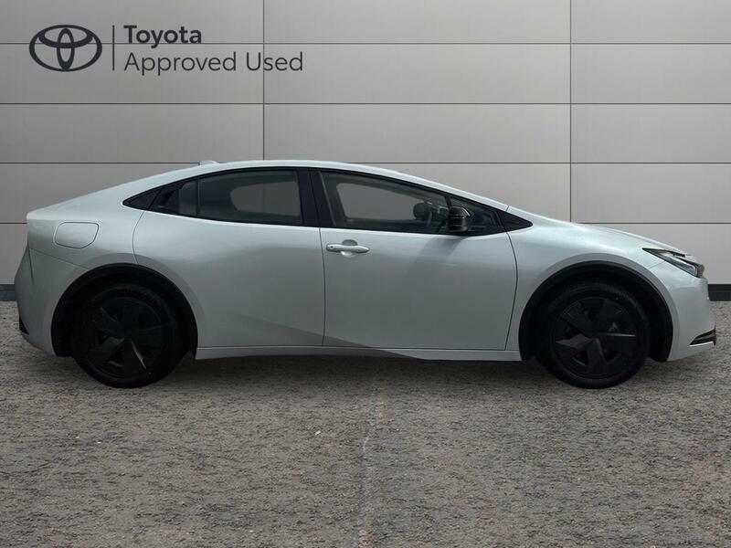 Toyota Prius 2.0 13.6Kwh Design Hatchback Plug-in Hy White #2