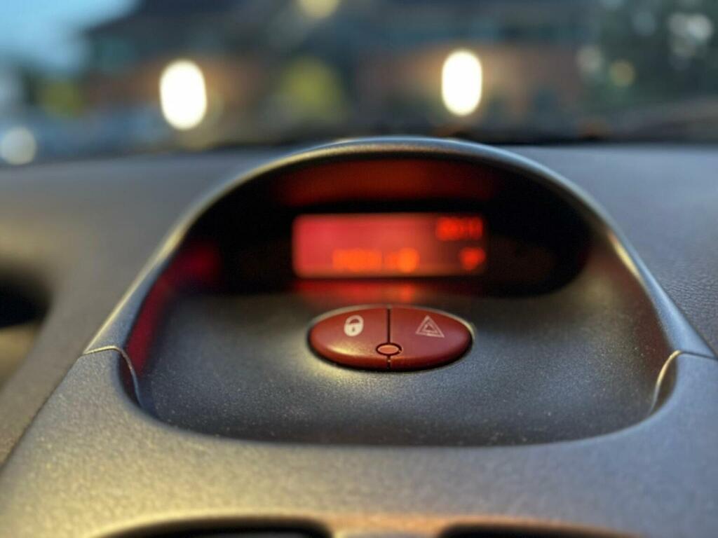 Peugeot 206 Hatchback 1.4 Silver #25