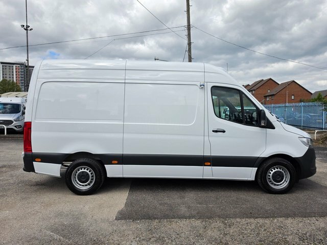 Mercedes-Benz Sprinter 2.0 315 Cdi Progressive Mwb Freezer Rwd L2 H2 150 White