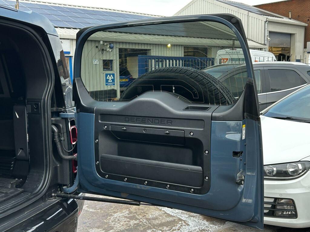 Land Rover Defender 110 3.0 D250 110 Hard Top Se 3 Seat MM71OGC Blue #5