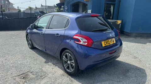 Peugeot 208 Allure E-hdi CV12XFW  #4