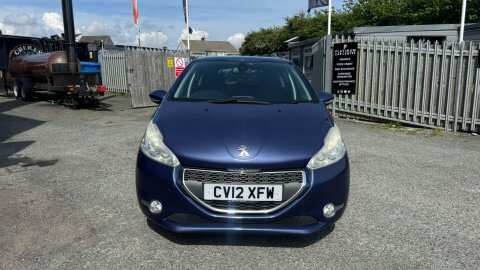 Peugeot 208 Allure E-hdi CV12XFW  #2