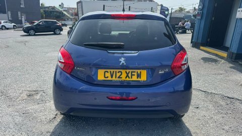 Peugeot 208 Allure E-hdi CV12XFW  #5