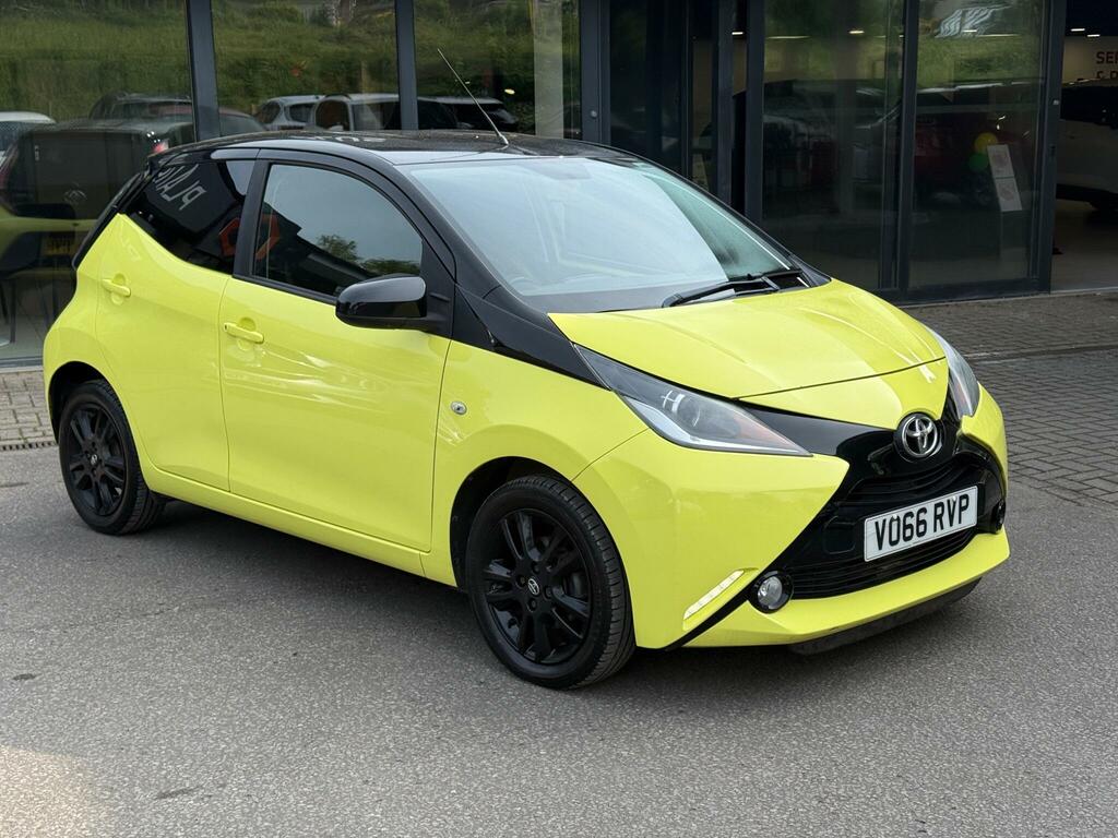 Toyota Aygo 1.0 Vvt-i X-cite 3 Yellow Bi-tone Euro 6 Yellow