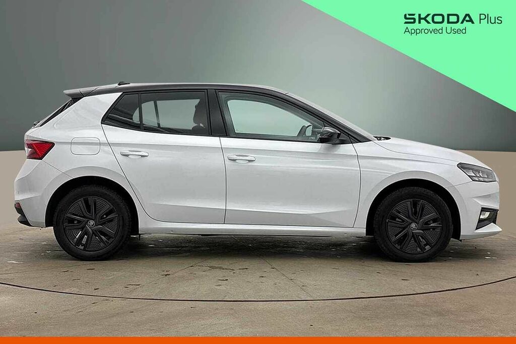 Skoda Fabia 1.5 Tsi 150 Design Edition Dsg DC25COJ White #4