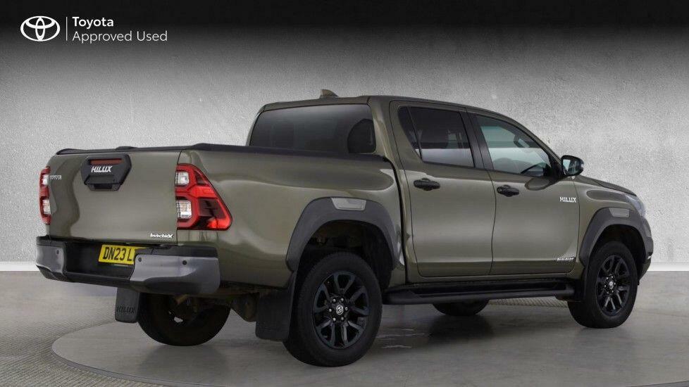 Toyota HILUX 2.8 D-4d Invincible X 4Wd Euro 6 Ss Brown #2