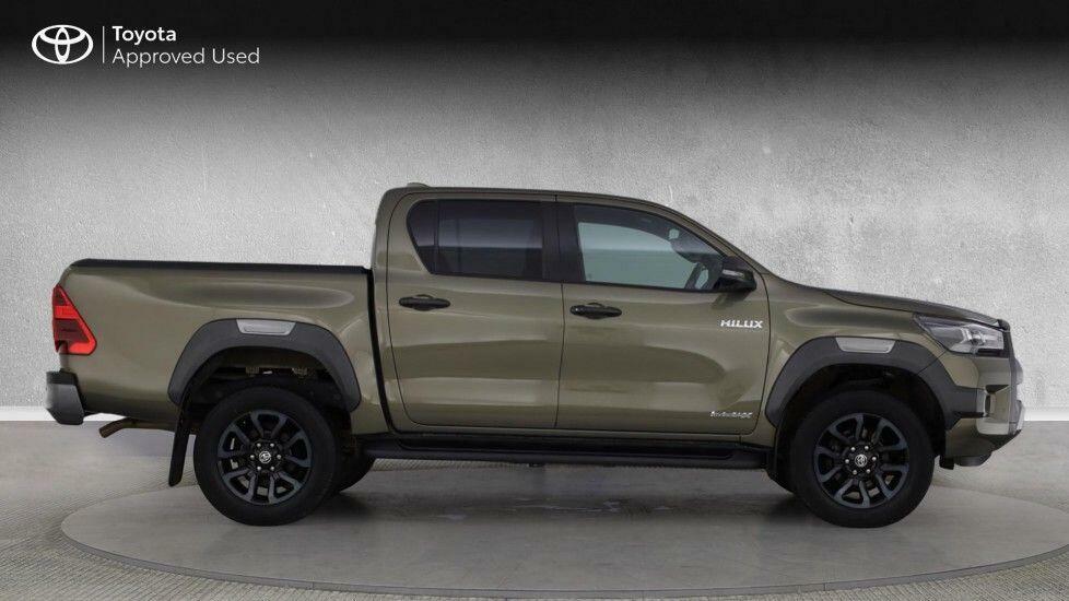 Toyota HILUX 2.8 D-4d Invincible X 4Wd Euro 6 Ss Brown #3