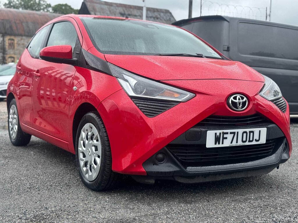 Toyota Aygo X 1.0 Aygo X-play Tss Vvt-i Red