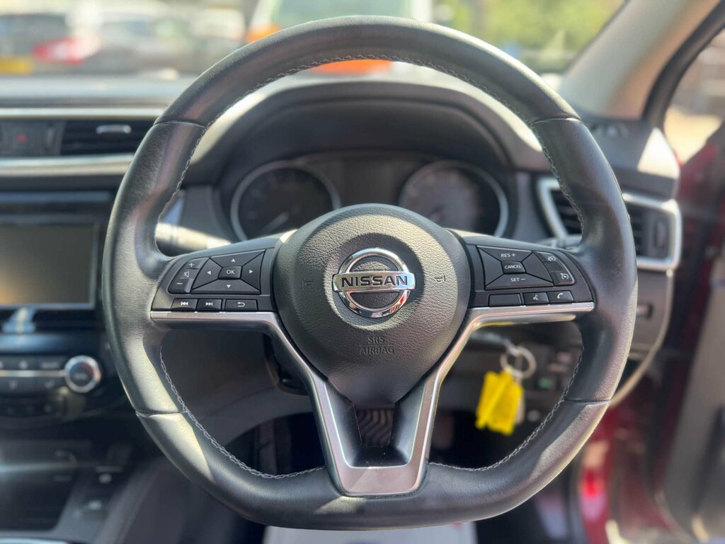 Nissan Qashqai 1.3 Qashqai Acenta Premium Dig-t DP70LUZ Red #6