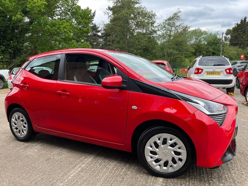 Toyota Aygo Hatchback 1.0 Vvt-i X-play X-shift Euro 6 Saf Red