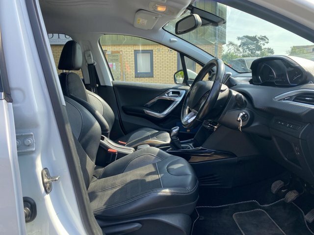 Peugeot 2008 1.2 Puretech Allure Euro 6 MV66YDA White #5