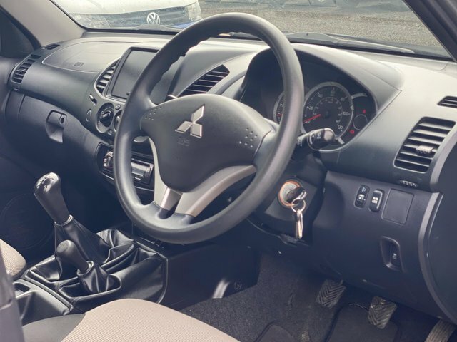 Mitsubishi L200 2.5 Di-d 4Life Pickup Double Cab XFZ2434  #5