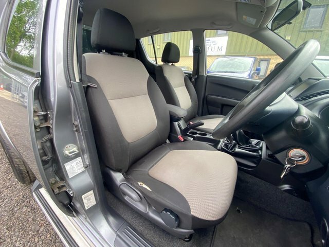 Mitsubishi L200 2.5 Di-d 4Life Pickup Double Cab XFZ2434  #4
