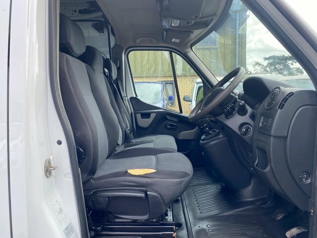 Renault Master 2.3 Dci Energy 35 Business Fwd Lwb Medium Roof Eur HV70RWW White #4