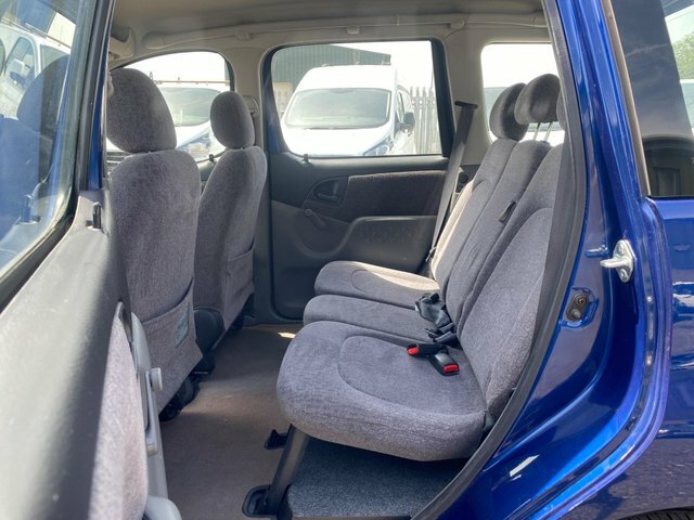 Toyota Verso Verso Gls Vvt-i 5-Door Beige #42
