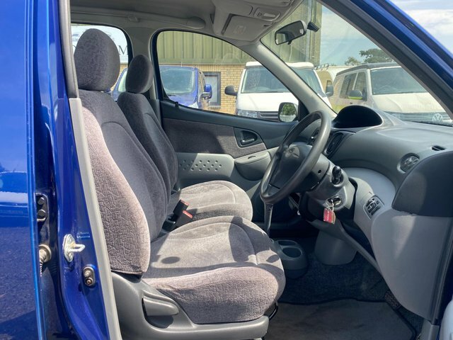 Toyota Verso Verso Gls Vvt-i 5-Door Beige #5