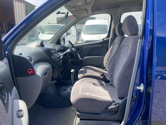Toyota Verso Verso Gls Vvt-i 5-Door Beige #44