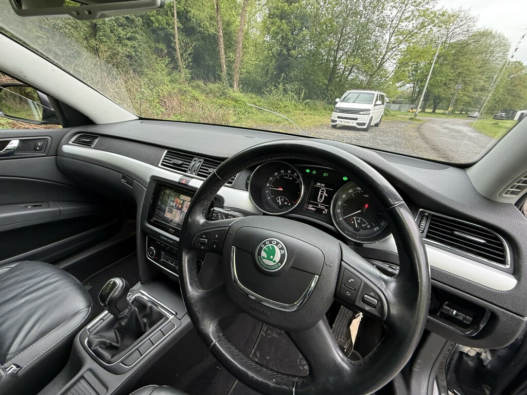 Skoda Superb Hatchback Brown #18