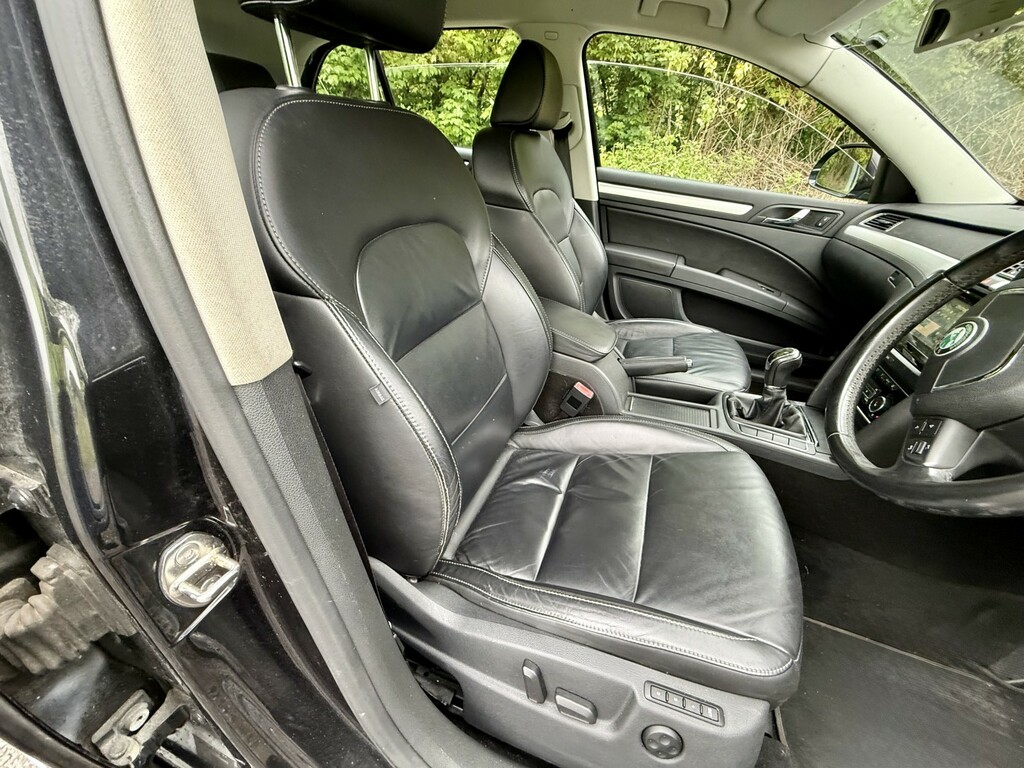 Skoda Superb Hatchback Brown #19