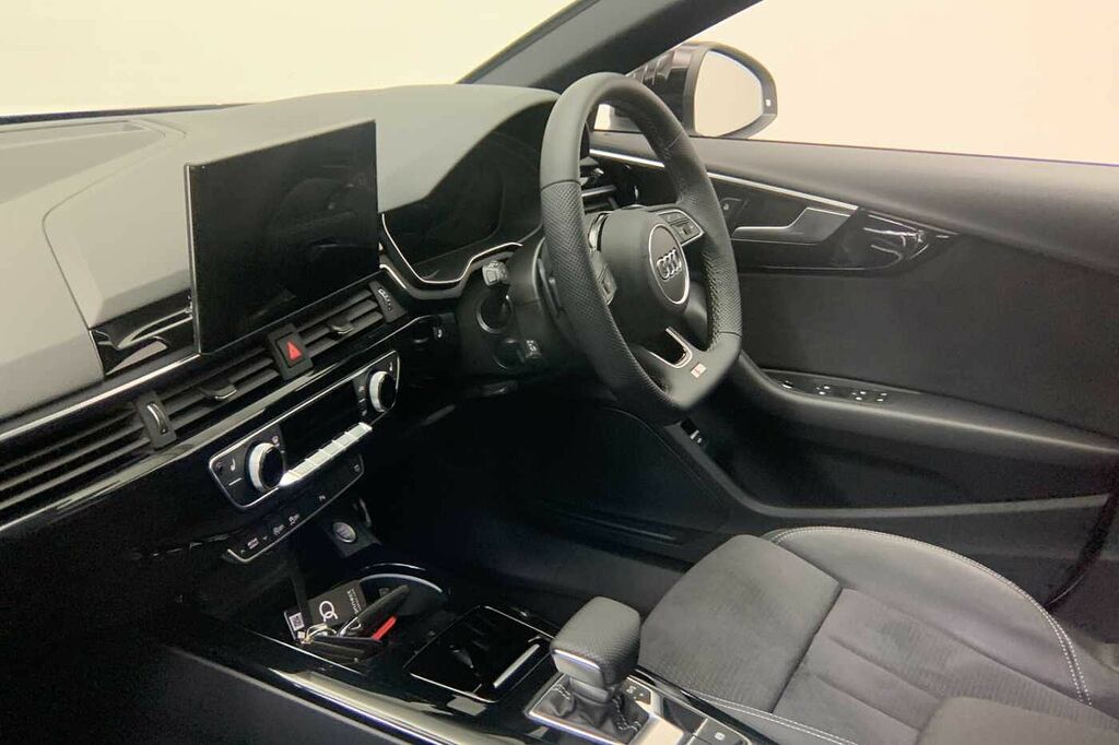 Audi A4 Avant Avant Black Edition 35 Tfsi 150 Ps S Tronic - 2024 White #2