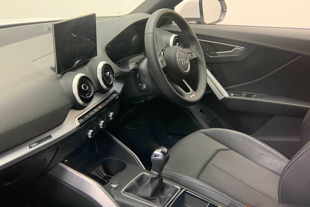 Audi Q2 S Line 30 Tfsi 116 Ps 6-Speed - 2024 HG24UWO White #2